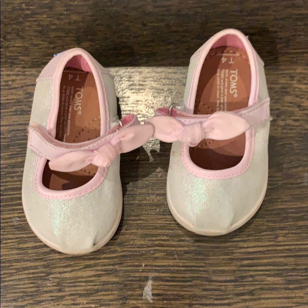 Toms ballerina bow shoes size 4 walker